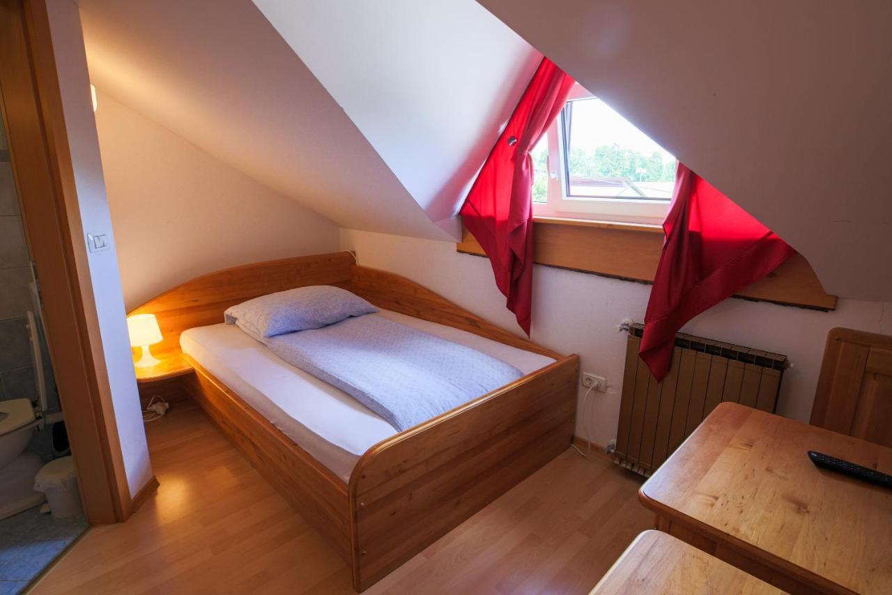 Вилла Domacija Malnarjevi Villa Slavina Экстерьер фото